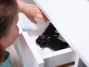 O „joacă” periculoasă s-a transformat într-o tragedie învăluită de miros de praf de puşcă. Incidentul a fost transmis live, pe Instagram