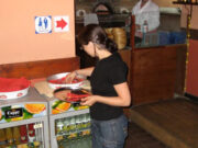 Ce s-a întâmplat cu o picoliță din Bacău, după ce a aflat că bărbatul de care s-a îndrăgostit era însurat: „nu s-ar uita niciodată la o femeie ca mine”