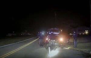 Ce au descoperit polițiștii în portbagajul unui bărbat oprit în trafic. Încă era în viață. Totul a fost filmat –