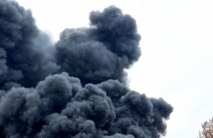 NEWS ALERT! Incendiu masiv lângă București >>>Incendiu puternic la un centru de deșeuri din Glina. 9 autospeciale de stingere intervin