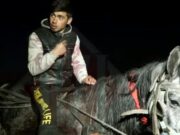 Sergiu, tânărul care a mers călare la maternitate, a fost reţinut în urma unui scandal cu bâte și topoare