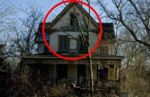 Cand era mic, tatal lui si-a luat familia si a fugit. Peste 70 de ani, fiul s-a intors in vechea casa, s-a urcat in pod si a gasit o ata pe jos. A tras de ea si s-a inchinat cand a vazut ce iesea la suprafata