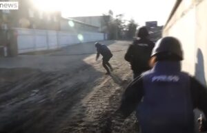 Momentul în care doi jurnaliști britanici sunt împușcați de militarii ruși, în Ucraina. VIDEO >>>