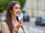 România, de o lună fără restricţii: Cum s-au schimbat cifrele pandemice fără mască şi fără distanţare