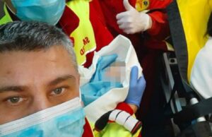 O femeie din Constanţa a născut în ambulanţa SMURD, iar apoi, dusă la spital, a mai născut o dată. Era însărcinată cu gemeni şi nu ştia acest lucru