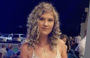 Ea este Francesca, sexy consiliera de la Primăria Botoșani. Are doar 23 de ani! Ce a răspuns când a fost întrebată cum a ajuns în această funcție. „Cu domnul viceprimar am…” –»