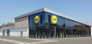 Armata vrea să „doboare“ Centrul logistic Lidl de la Cârcea