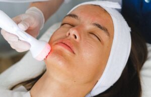 Se înmulțesc cazurile femeilor mutilate de operații pentru înfrumusețare. 5.000 de euro pentru o intervenție greșită la sâni, în Cluj