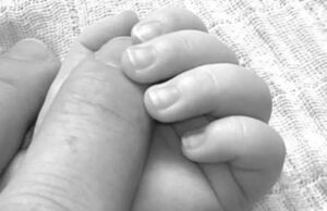 Copil de doi ani din Satu Mare, omorât în bătaie. Polițiștii au deschis dosar penal de moarte suspectă