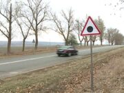 Ce reprezintă semnul de circulație cu bulina neagră? Mulți șoferi nu cunosc răspunsul vezi aici –>>