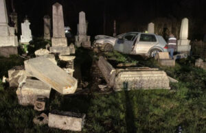 Un şofer beat şi cu permisul de conducere reţinut, a intrat cu maşina într-un cimitir!