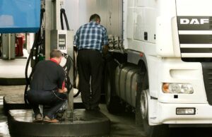 Cum a reușit un șofer de TIR din România să facă plinul de 262 de ori fără să plătească, în zeci de benzinării din Belgia >>>