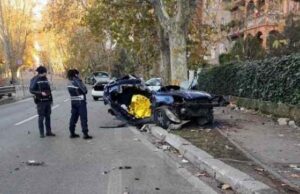 Un român s-a stins din viață, după ce autoturismul lui a intrat într-un zid.