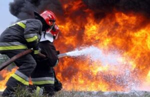 Explozie urmată de incendiu în Călan. Cinci persoane au fost evacuate din internatul liceului