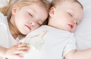 Misterioasa hepatită care afectează grav copiii a ajuns și în România. Un minor a murit și mulți au nevoie de transplant de ficat – – –