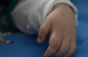 Fetița de 5 ani suspectă de noua hepatită este dependentă de tratament. Detalii despre starea primului pacient din România cu acest diagnostic