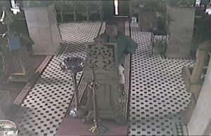 Scene incredibile într-o capelă din Timișoara. Un bărbat s-a închinat la icoane, apoi a furat din geanta unei femei