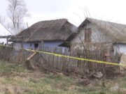 O fetiță de 13 ani, principalul suspect al dublei crime din Botoșani. O mamă și fiica ei, imobilizată la pat, au fost ucise în casă