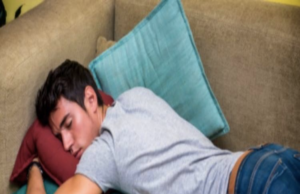 Am ajuns acasa noaptea tarziu si eram beat mort. Credeam ca ma omoara nevasta. Dimineata, am gasit pe noptiera apa si o aspirina. Imi spalase hainele, iar in bucatarie ma astepta mancarea mea preferata. Nu intelegeam. Apoi mi-a explicat copilul: – Aseara, mama a vrut sa te dezbrace, iar tu ai strigat la ea..–>