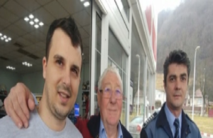 Un tânăr de 27 de ani din Deva a găsit un portofel plin cu sute de euro al unui italian! Gestul făcut de italian i-a lăsat mască și pe poliţişti: Aşa ceva rar ai ocazia să vezi..–>