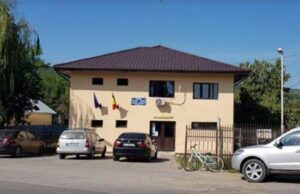 Primăria Golăiești este înglodată în datorii, iar somațiile vin una după alta! Cum a scăpat Căminul Cultural de executare silită