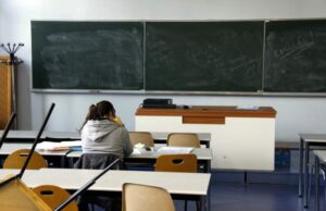 Profesorii care dau meditații, obligați să aibă casă de marcat. Trebuie să dea bon fiscal elevilor, potrivit deciziei ANAF