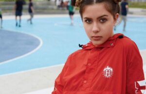 Pe tatăl ei îl știe toată România, însă puțini au idee că ea este fiica lui secretă. Cu ce se ocupă și unde a ajuns să locuiască –»