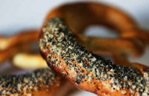 Valul de scumpiri creşte preţurile la şaorma şi covrigi. În ultima lună, produsele fast-food s-au scumpit cu până la 10%