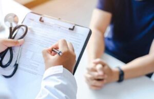 Românii care nu merg la medicul de familie riscă amenzi usturătoare. Ce măsuri urmează să fie implementate