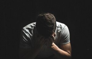 Un clujean nevăzător susține că a fost păcălit după ce a plătit peste 1.000 de euro unei agenții de matrimoniale. Ce s-a întâmplat după prima întâlnire