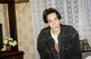 Îl recunoști? Acum îl știe toată România, dar când a fost făcută poza era un adolescent ca oricare altul –»