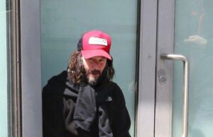 Abandonat de tatăl său la 3 ani, a crescut cu 3 tați vitregi diferiți