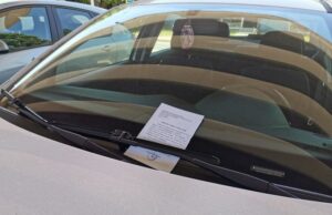 Șoferii cu mașinile vopsite din greșeală după gafa muncitorilor, amendați de Poliție în Otopeni. Cât au de scos din buzunar