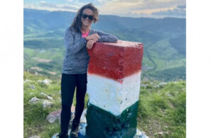 Borna de la Piatra Secuiului cu care s-a fotografiat președinta Ungariei a fost vopsită acum în culorile steagului României