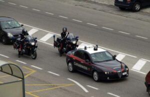 Doi părinți români din Italia și-ar fi maltratat copilul, după ce adolescentul de 15 ani le-a spus că este homosexual