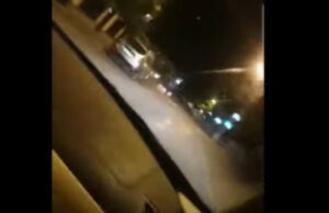 Imagini virale cu un șofer din Bacău care lovește trei mașini parcate în timp ce face live pe Facebook