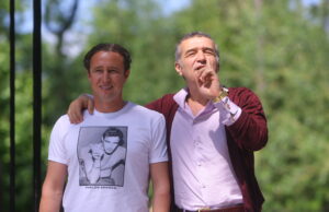 Gigi Becali l-a sunat pe Laurențiu Reghecampf pentru a-l aduce înapoi la FCSB! A aflat ce clauză are antrenorul la echipa lui Mihai Rotaru