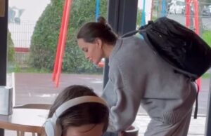 Angelina Jolie apare într-o cafenea din Liov, Ucraina. Ce spun martorii care au vazut-o –