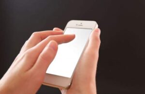 Românii, la un pas să rămână fără bani în cont! O nouă tentativă de fraudă printr-un simplu mesaj pe telefon: „Ați fost selectat”