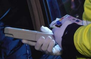 Un tânăr șofer a sunat la 112 și a cerut să fie oprit de polițiști, pentru că era beat la volan, în Suceava