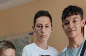 Gestul senzațional făcut de trei puști din Satu Mare care au găsit pe stradă un portofel cu o sumă mare de bani. Unul dintre ei are 12 frați acasă, dar a refuzat orice recompensă. A cerut în schimb un singur lucru – – –