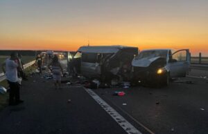 Accident grav între două microbuze, pe A1, în Arad. 11 victime, printre care și un bebeluș de 4 luni