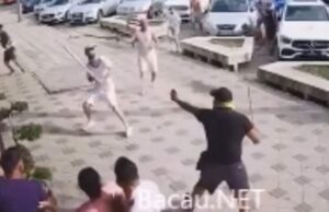 Incident tragic în Bacău. Bătaie cu bâte, arme, săbii, bolovani și spray paralizant