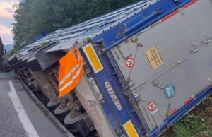 Masacru la Măneciu. Un TIR cu 400 de oi s-a răsturnat în județul Prahova