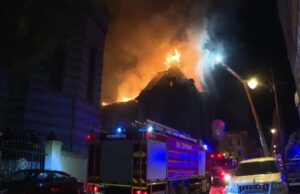 Incendiu uriaș la sediul Arhiepiscopiei Tomisului. Flăcările au fost stinse după patru ore.