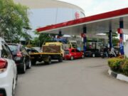 Haos la o benzinărie după ce șoferii au descoperit că pompa s-a stricat și pot alimenta gratis