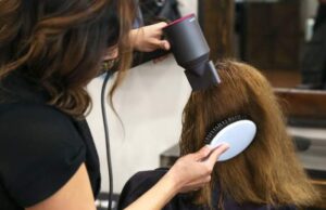 Cât de des trebuie să te piepteni, în funcție de tipul părului. Recomandarea specialiștilor