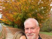 Ea are 30 de ani si este româncă! El este un milionar american de 63 de ani. S-au căsătorit din iubire, spunea blondina româncă și auun copil împreună. Cum e viata ei