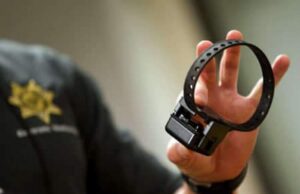 Brățara electronică de supraveghere, folosită după ce un bărbat și-a agresat partenera în Capitală. Este primul caz în România