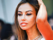 Mădălina Ghenea, apostrofată de fani după ce s-a filmat dansând în fața camerei, îmbrăcată în lenjerie: ”De ce faci astfel de clipuri?”